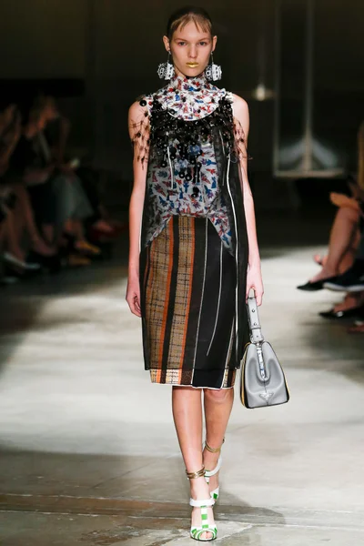 Look 18